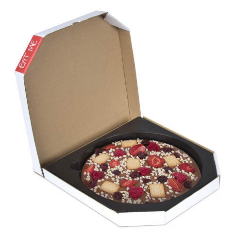 Pizza en chocolat au lait livrée dans son carton à pizza